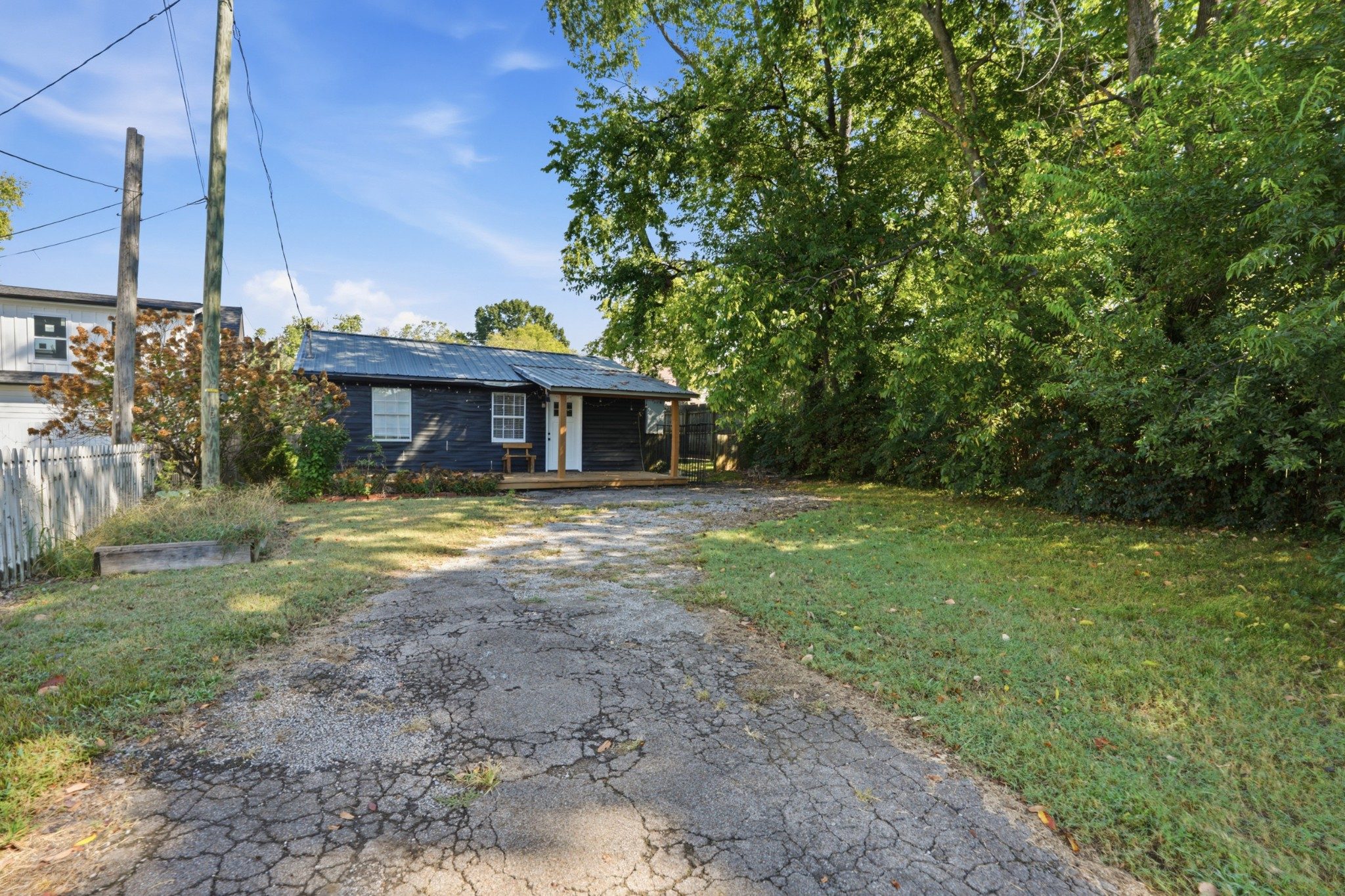 Driveway and side yard leading to the cottage at 1015 Spain Avenue in East Nashville